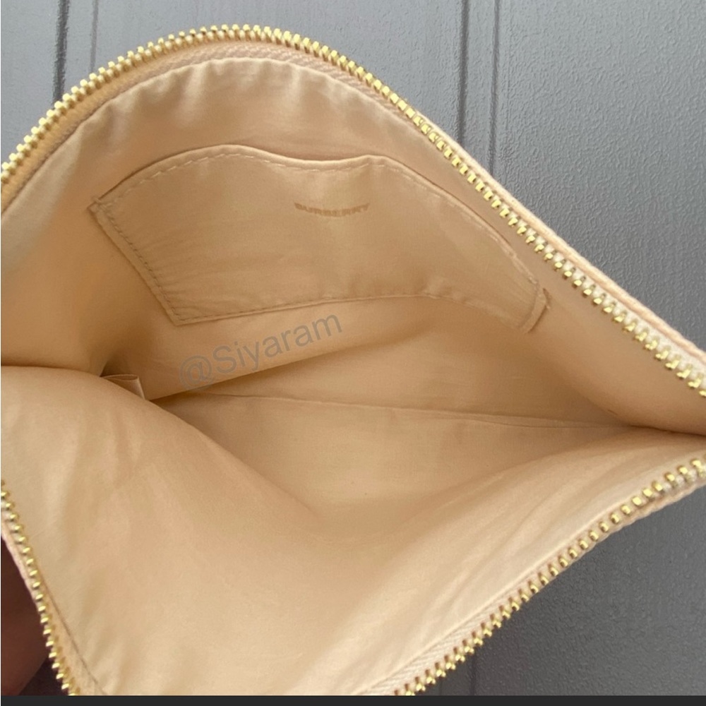 Burberry crossbody bag/ cosmetic bag/ travel bag/ shoulder bag - Picture 6 of 8
